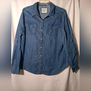 women  Blue Denim Shirt Blue color. It has metal buttons. It is long-sleeved.
